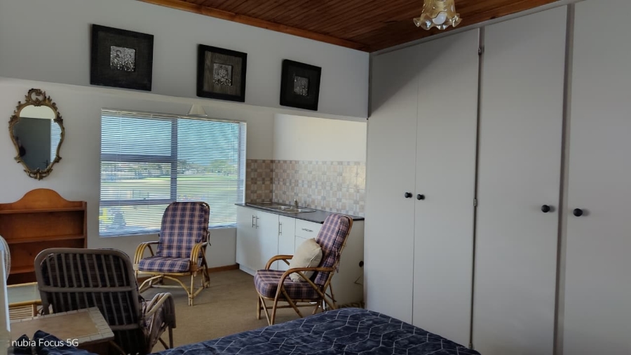 3 Bedroom Property for Sale in Wavecrest Eastern Cape